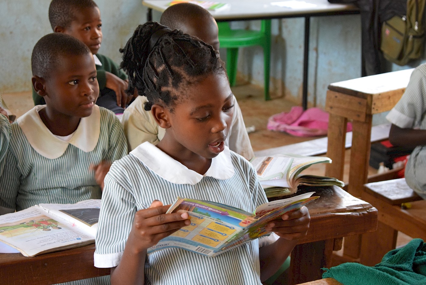 kenyan school children reading